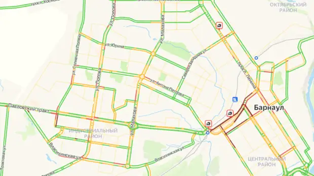 Авария заблокировала движение в центре Барнаула вечером 31 января0