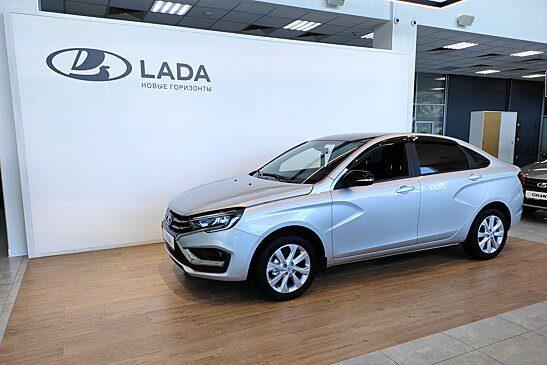 АвтоВАЗ начал отгружать дилерам новые Lada Vesta