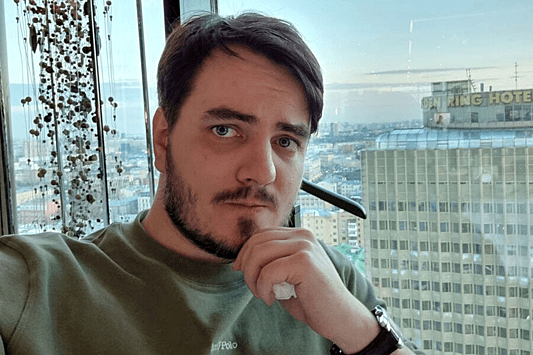 Российский блогер подтвердил возвращение в Москву из-за рубежа