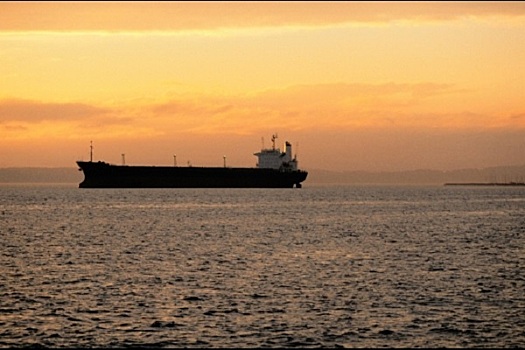 Bloomberg: хуситы нанесли ракетный удар по танкеру с российской нафтой