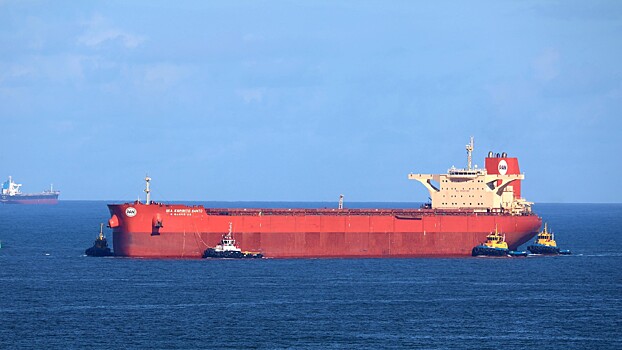 Bloomberg: Катар и Россия уведут танкеры из Суэцкого канала