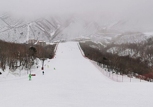 Более сотни туристов из РФ захотели отправиться в первый тур на горнолыжный курорт Северной Кореи