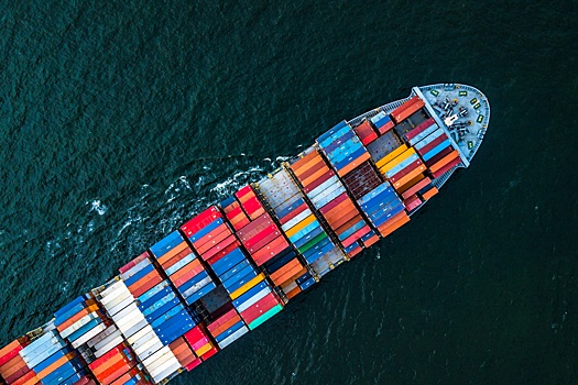 Цена контейнерных перевозок превысила максимумы из-за ситуации в Красном море