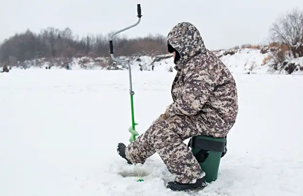 Чемпионат по зимней рыбалке на блесну со льда прошел в Новосибирске0