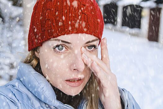 Что делать, если на морозе слезятся глаза, рассказали офтальмологи