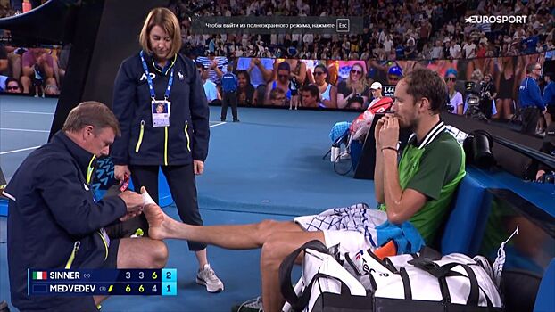 Медведев взял медицинский тайм-аут из-за мозолей в финале Australian Open
