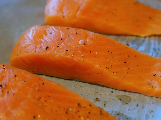 Делимся лайфхаками для вкуснейшего лосося — а также рецептом из кулинарной книги шеф-повара.2