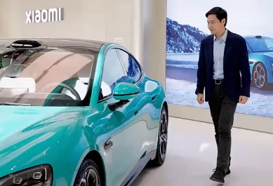 Директор Xiaomi лично распаковал первый электромобиль компании1