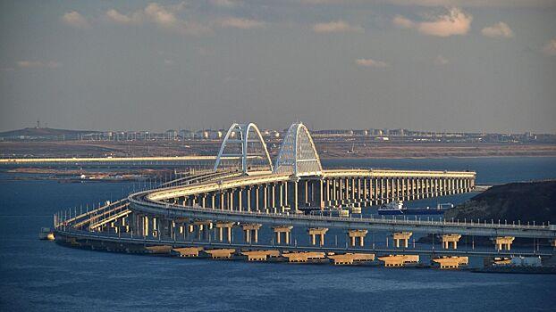 Движение автотранспорта по Крымскому мосту вновь приостановили