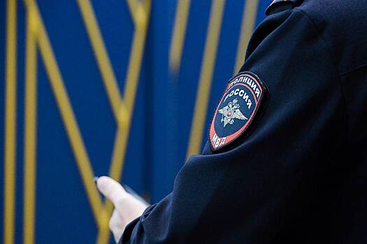 Двух российских полицейских заподозрили в незаконном получении денег подчиненных