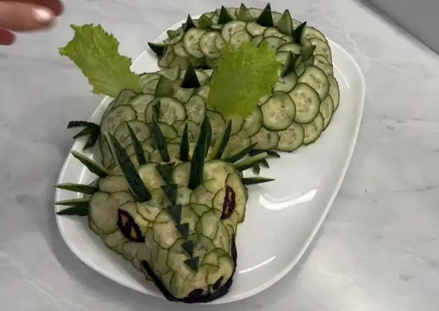 Эффектный салат Зеленый Дракон — главное блюдо новогоднего стола 20245
