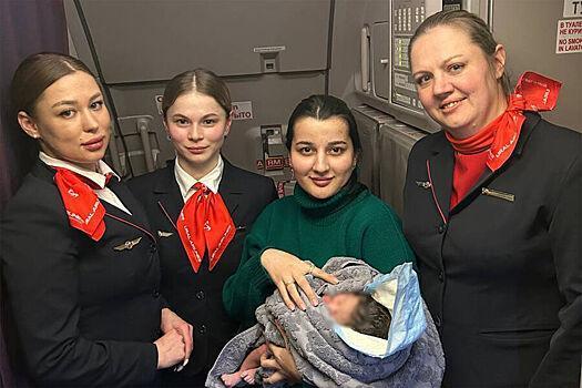 Пассажирка родила на борту самолета во время полета в Душанбе