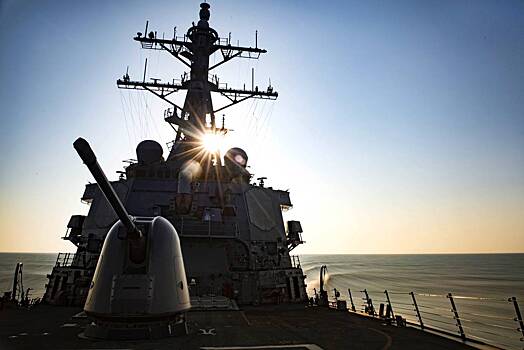 Эсминец ВМС США подвергся в Красном море ракетной атаке хуситов