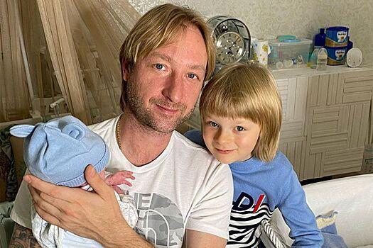 Плющенко поздравил сына Александра с 11-м днем рождения