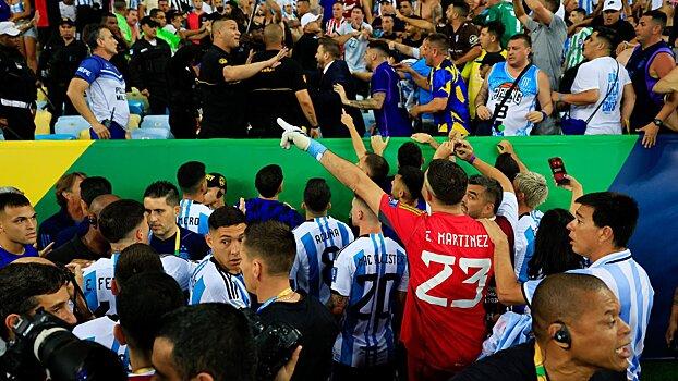 ФИФА оштрафовала сборные Бразилии и Аргентины за беспорядки перед матчем