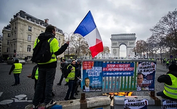 Французские таксисты выйдут с протестами параллельно с фермерами