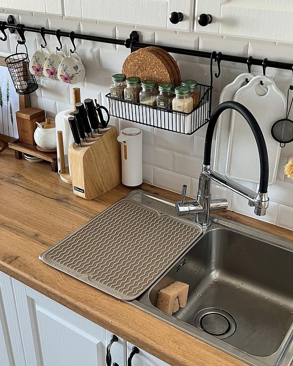 Где сушить посуду: 8 примеров организации сушки на кухне4