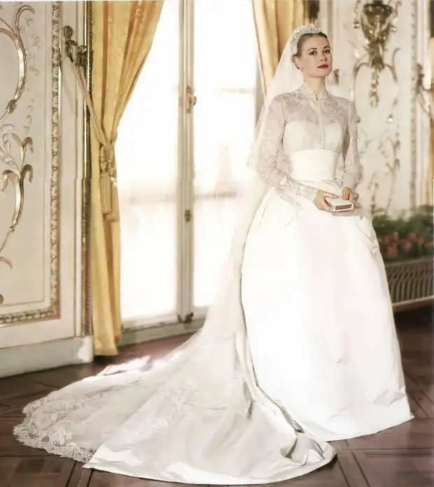 Глаз не отвести: самые красивые свадебные платья королевских особ8