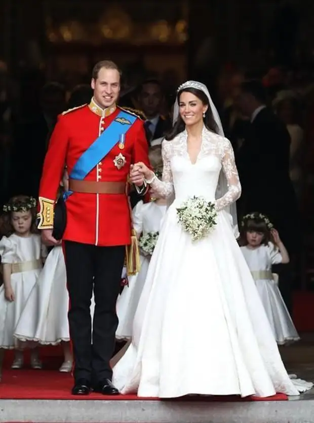 Глаз не отвести: самые красивые свадебные платья королевских особ17
