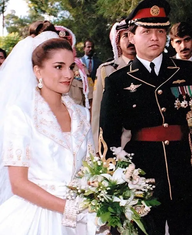Глаз не отвести: самые красивые свадебные платья королевских особ6