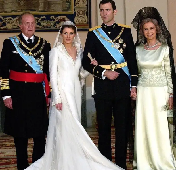Глаз не отвести: самые красивые свадебные платья королевских особ15