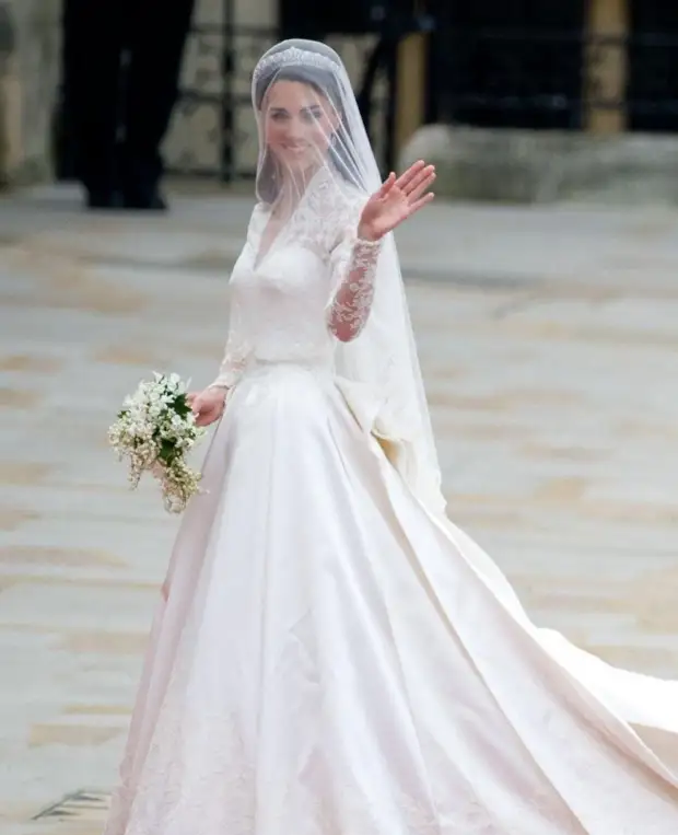 Глаз не отвести: самые красивые свадебные платья королевских особ18