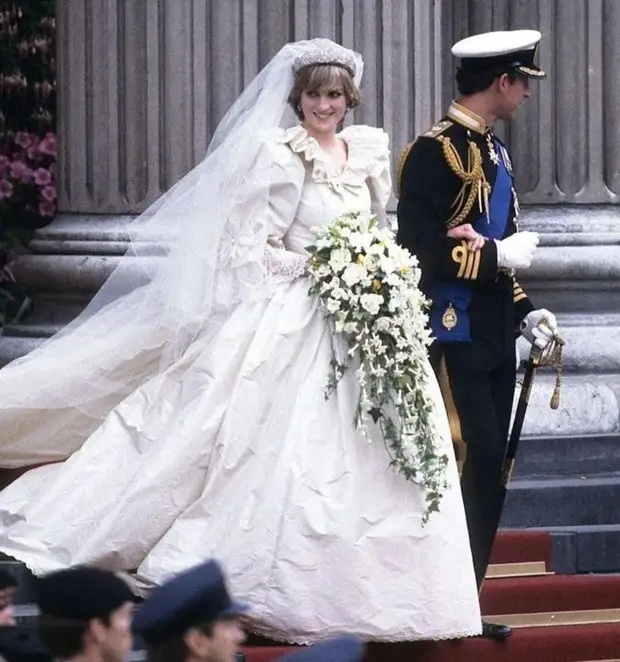 Глаз не отвести: самые красивые свадебные платья королевских особ3