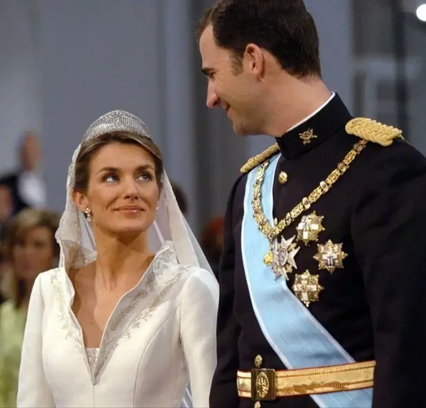 Глаз не отвести: самые красивые свадебные платья королевских особ14