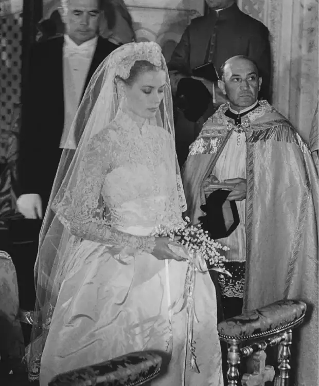 Глаз не отвести: самые красивые свадебные платья королевских особ10