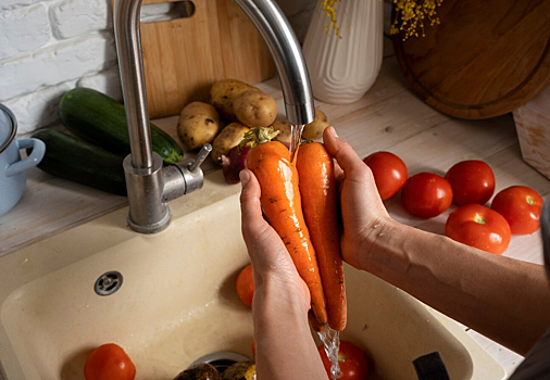 Как правильно мыть овощи и фрукты. Самый надёжный способ