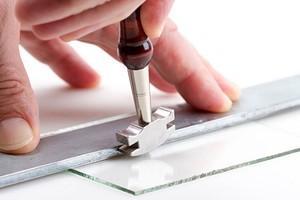 Как резать стекло стеклорезом в домашних условиях: правильная техника и советы профессионалов0