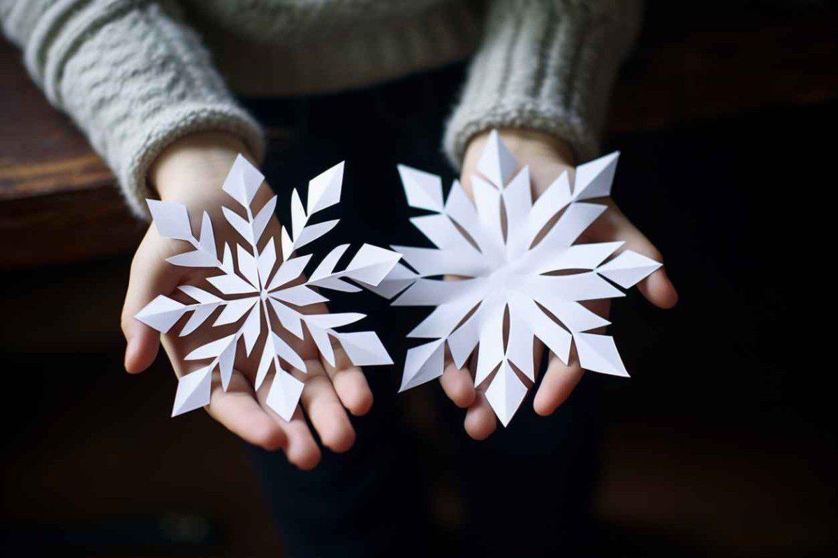 Как сделать красивые снежинки из бумаги на Новый год2