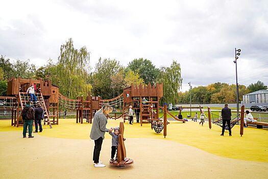 Какие необычные детские площадки появились в Москве в 2023 году0