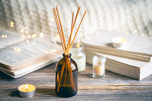 Какой ароматизатор выбрать — свечи, палочки или что-то еще? Разбираемся в видах и запахах