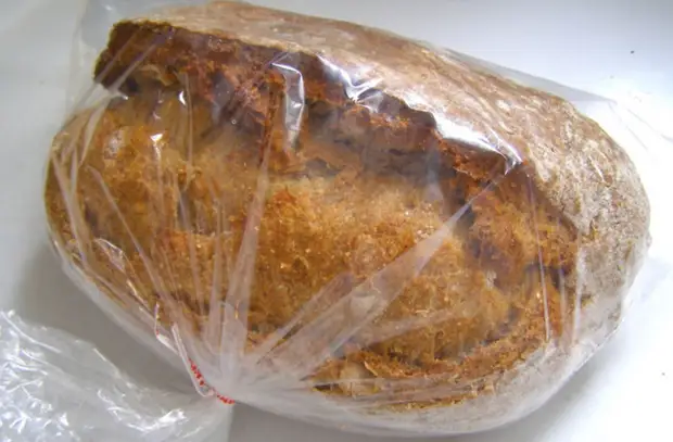 Кладем хлеб в морозилку: будет свежим в течение месяца4