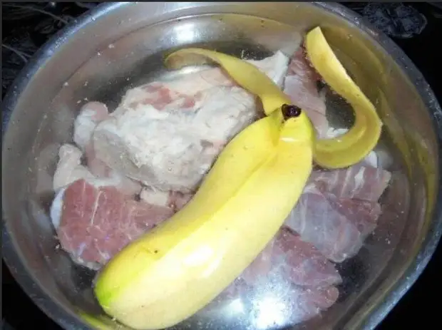 Кожуру от бананов больше не выбрасываю. Кладу ее в кастрюлю к мясу: лайфхак от профессиональных кулинаров1