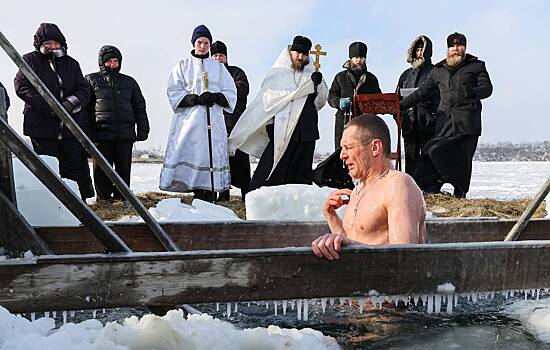 Крещение в 2024 году: как окунуться в ледяную воду и не заболеть
