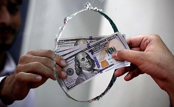 Курс доллара на открытии торгов Мосбиржи снизился до 88,35 рубля