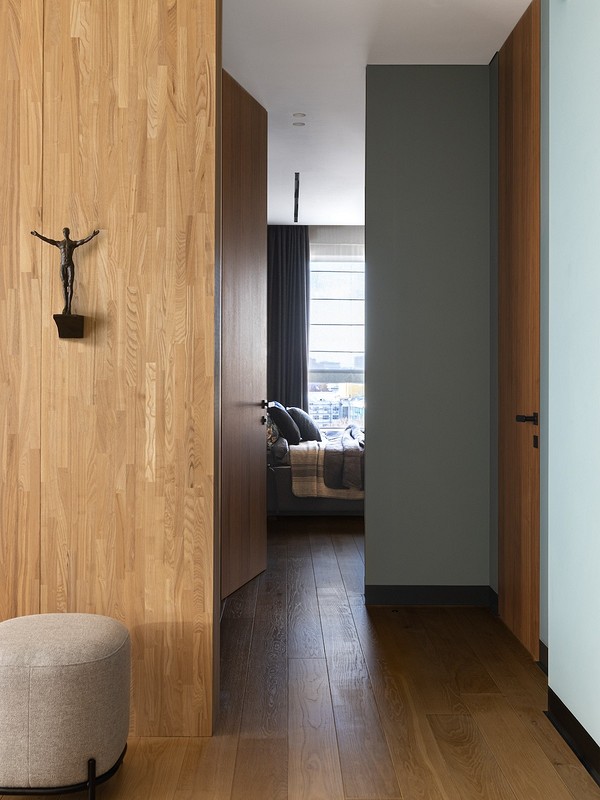 Квартира 82 кв. м для семьи со взрослыми детьми: минималистичный и роскошный интерьер 7