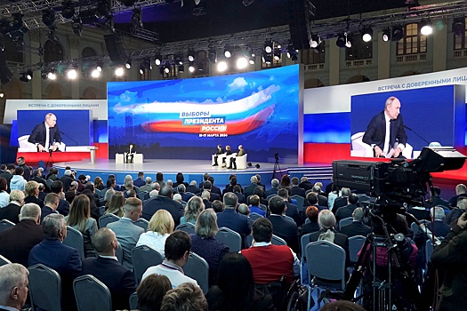 Машков передал Путину кандидатское удостоверение
