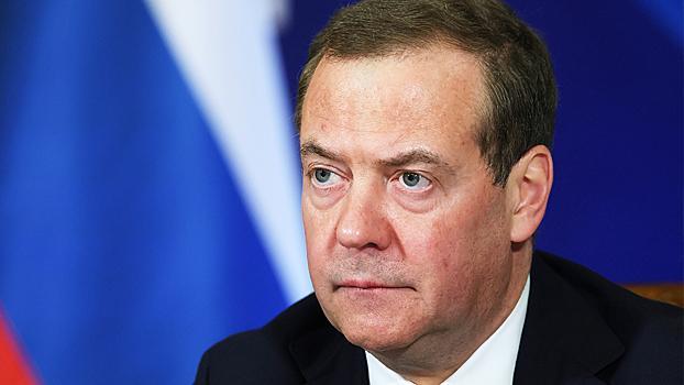 Медведев: воровство у властей Украины «в крови на генетическом уровне»