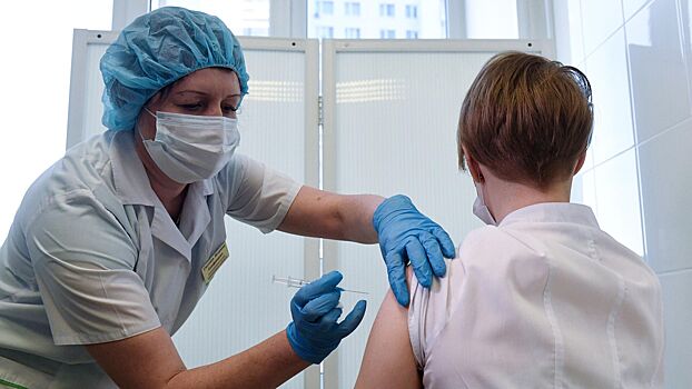 Минздрав РФ внес изменения в календарь вакцинации от коронавируса