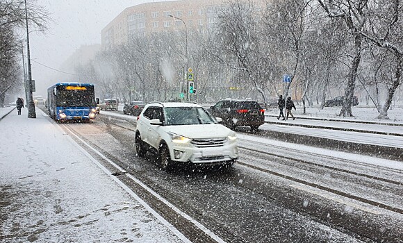 Москвичей предупредили о затрудненном движении в городе из-за снегопада