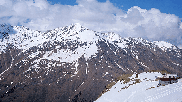 На горе Чегет в Кабардино-Балкарии сошла лавина