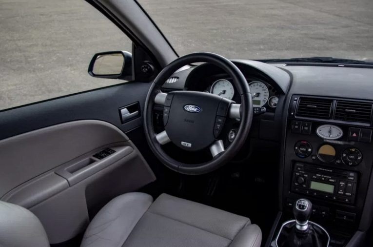 На продажу выставили мечту отцов 2000-х годов — Ford Mondeo ST2203