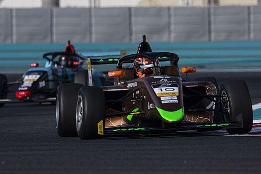 Никита Бедрин выиграл вторую гонку первого этапа сезона Формулы-4 ОАЭ