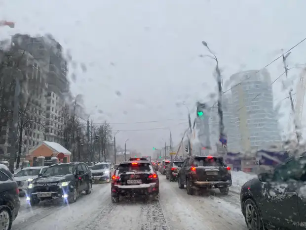 Нижегородцы встали в 9‑балльных пробках из-за рекордного снегопада0