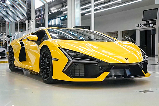 Новейший супергибрид Lamborghini Revuelto можно заказать в России: известна цена