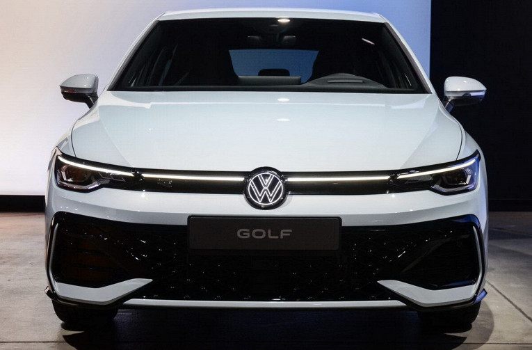 Обновленный Volkswagen Golf полностью рассекречен до премьеры3