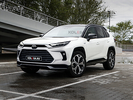 Появились первые фотографии обновленного Toyota RAV4